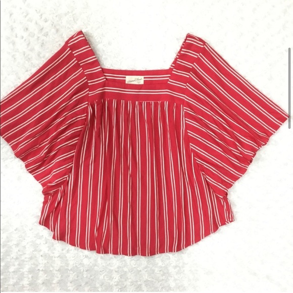 Cute red and white stripe top with cape sleeves - Picture 2 of 2